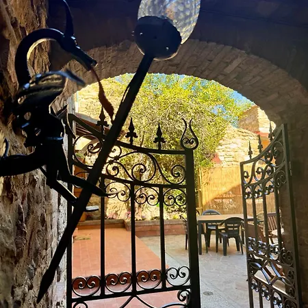 Nel Borgo 아파트 수베레토